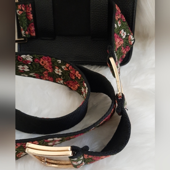 *FINAL SALE* STEVE MADDEN Embroidered Guitar Strap Black Leather Belt Bag - Picture 9 of 14